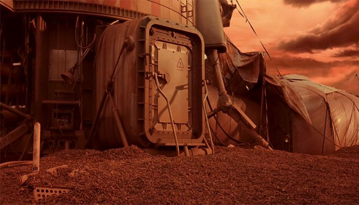 «Военная база», снятая с помощью Google Mars, возрождает теорию жизни на Марсе